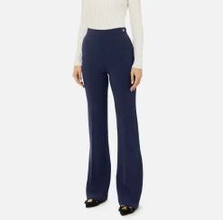 Pantalone dritto in crêpe stretch con rivetto logo