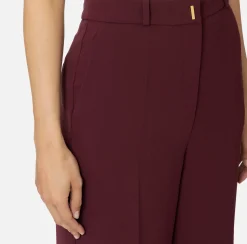 Pantalone dritto in crêpe fermo con placca logo