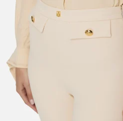 Pantalone dritto in crêpe stretch con rivetto logo
