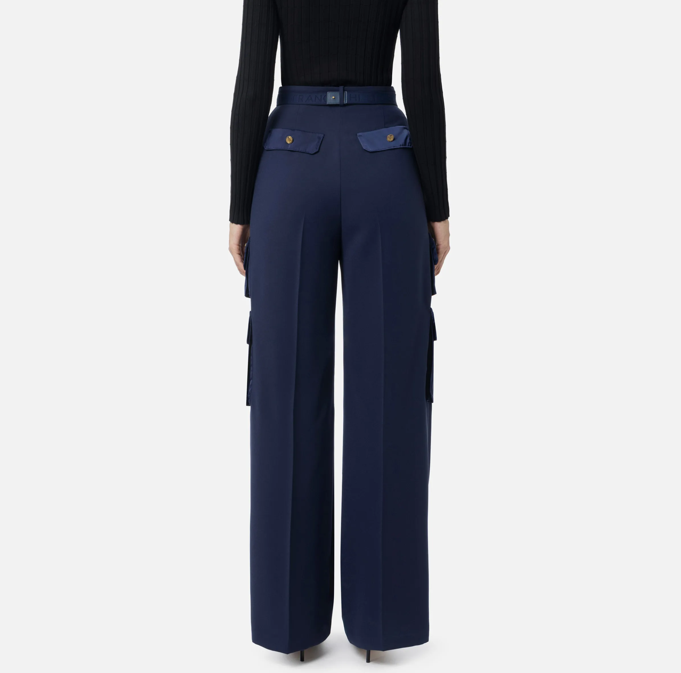 Pantalone dritto in crêpe con tasche e cintura