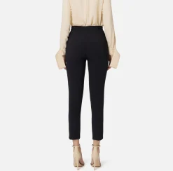 Pantalone dritto in crêpe stretch con rivetto logo