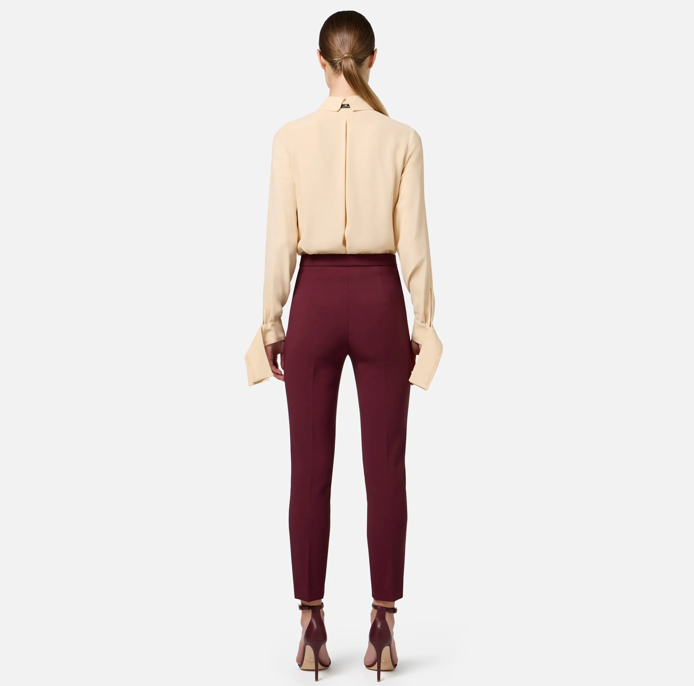 Pantalone dritto in crêpe stretch con rivetto logo