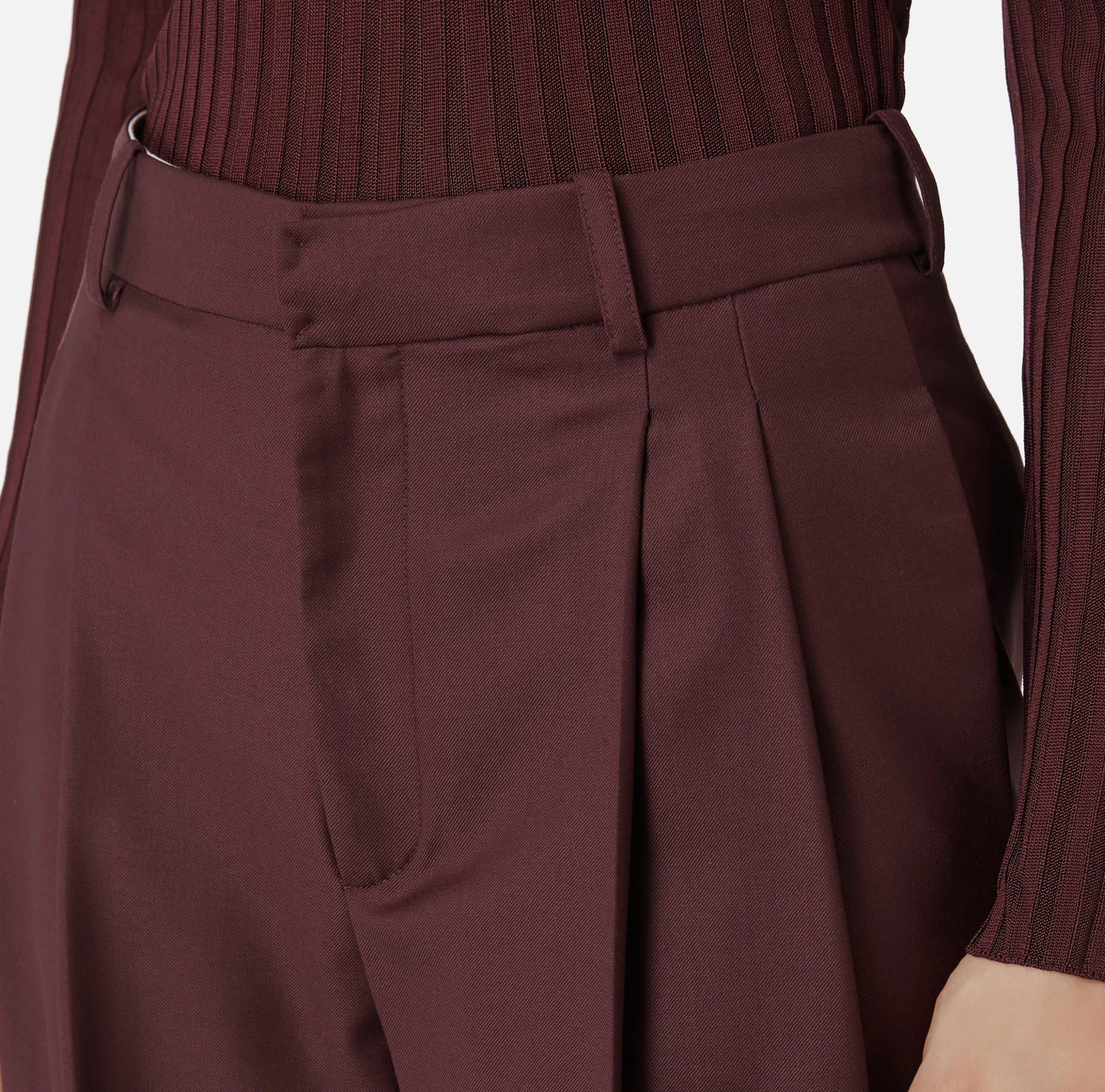 Pantalone in fresco lana con pinces e risvolto