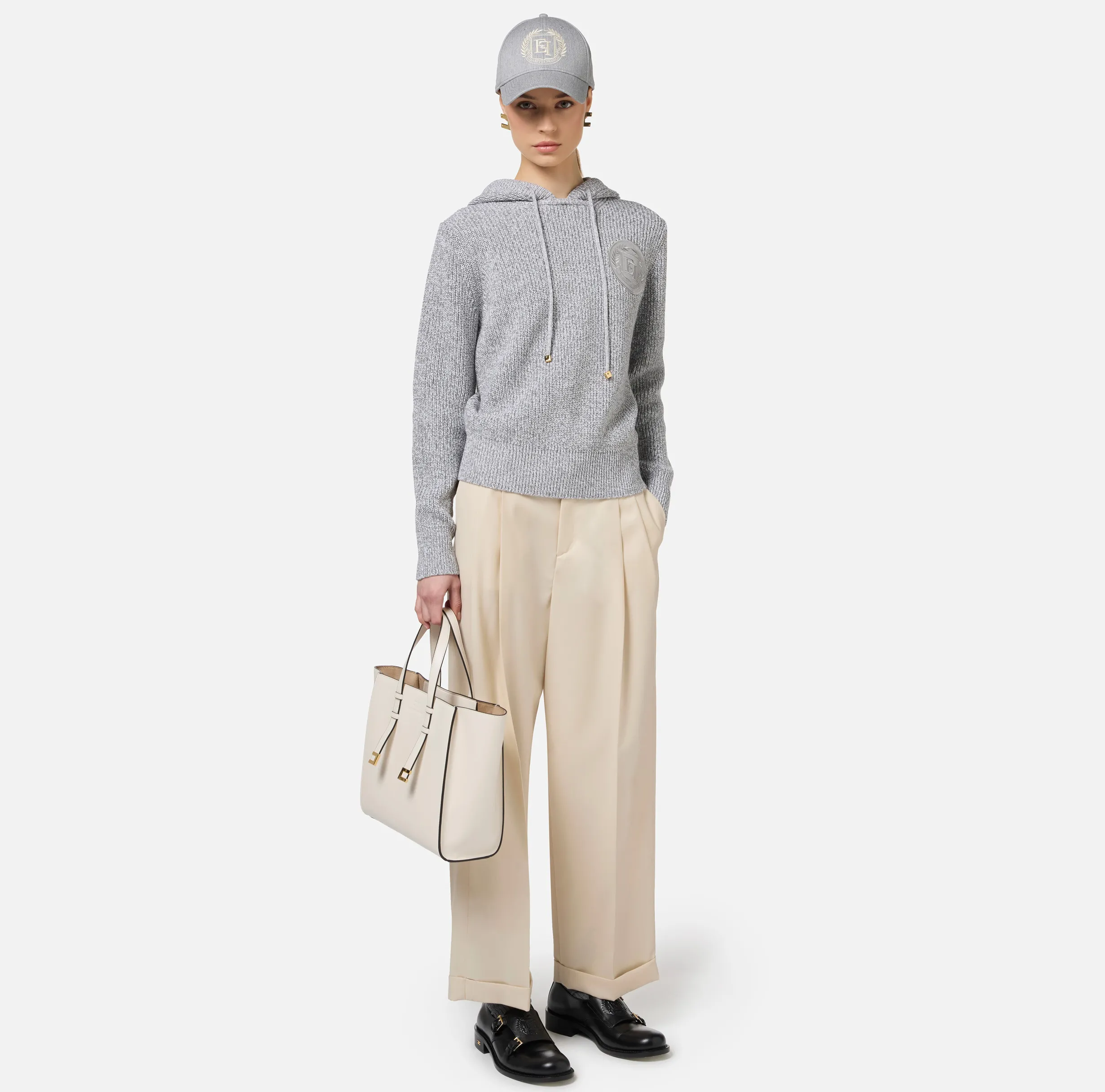 Pantalone in fresco lana con pinces e risvolto