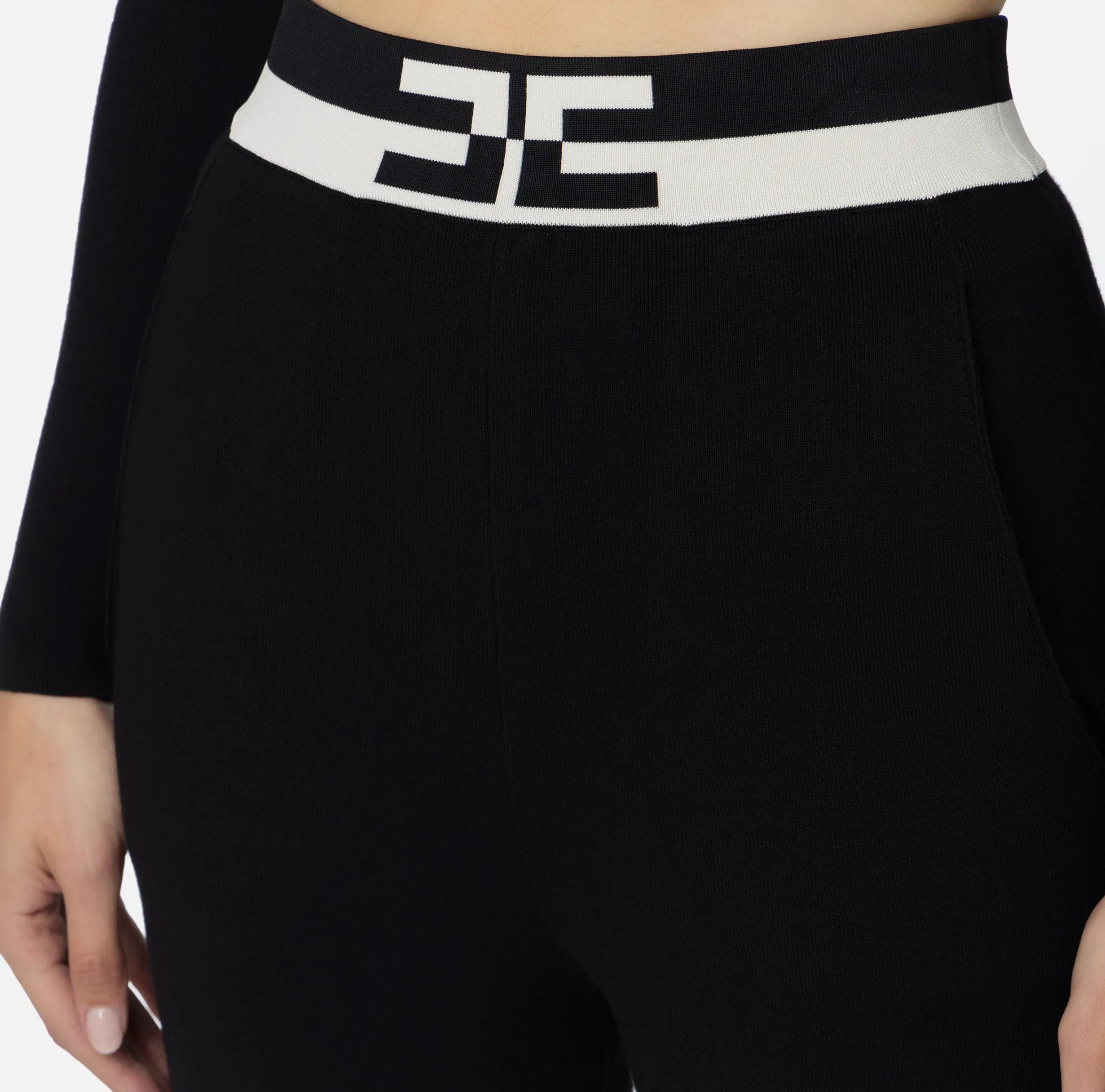 Pantalone jogger in viscosa con bande logo