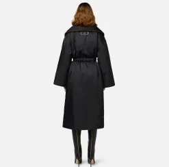 Piumino lungo in nylon satin con ampio collo