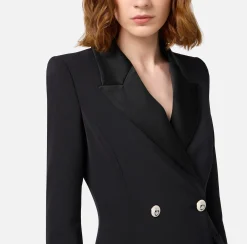 Robe manteau in crêpe stretch con revers in raso