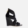 Sandalo in pelle con zeppa e elastici jacquard