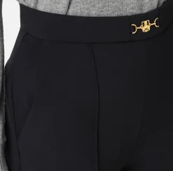 Shorts in crêpe stretch con morsetto