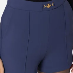 Shorts in crêpe stretch con morsetto