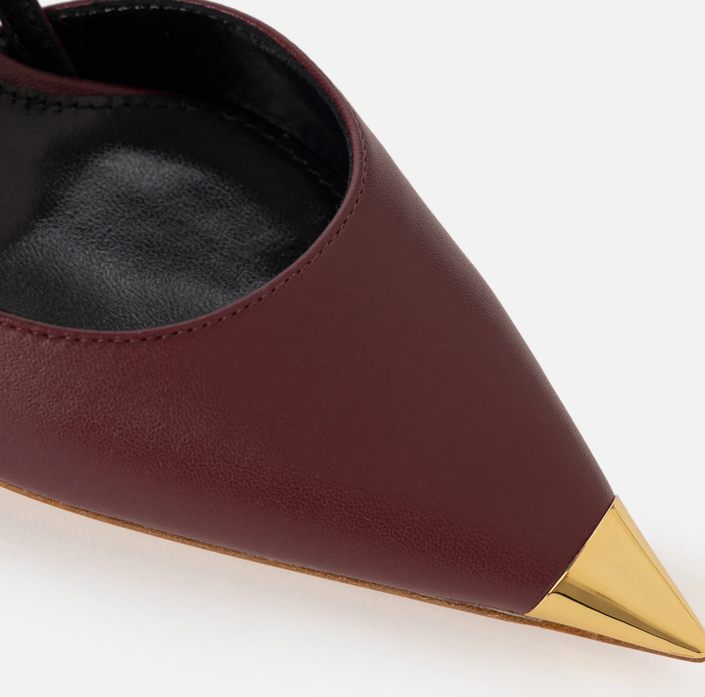 Slingback in nappa con puntalino in metallo