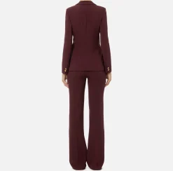 Tailleur in crêpe stretch con giacca sfiancata e pantalone dritto