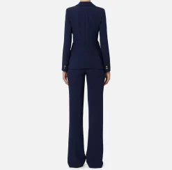 Tailleur in crêpe stretch con giacca sfiancata e pantalone dritto