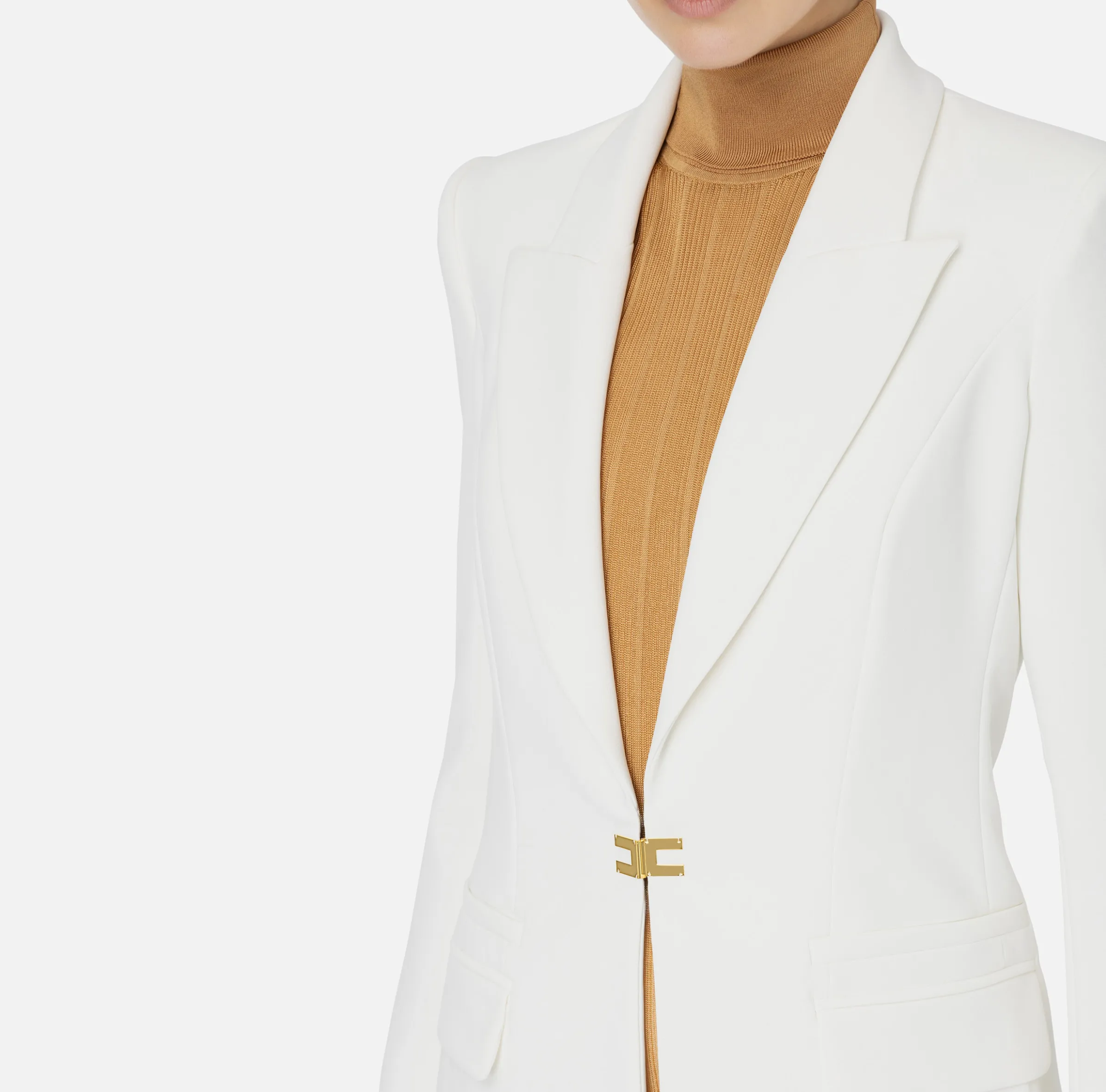 Tailleur in doppio crêpe stretch con giacca dritta e pantalone a palazzo