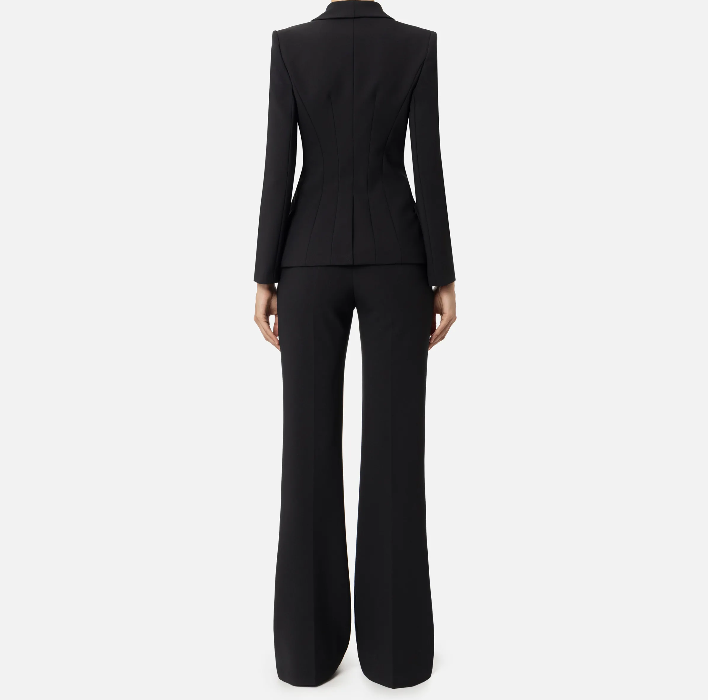 Tailleur in doppio crêpe stretch con giacca sciallata e pantalone a palazzo