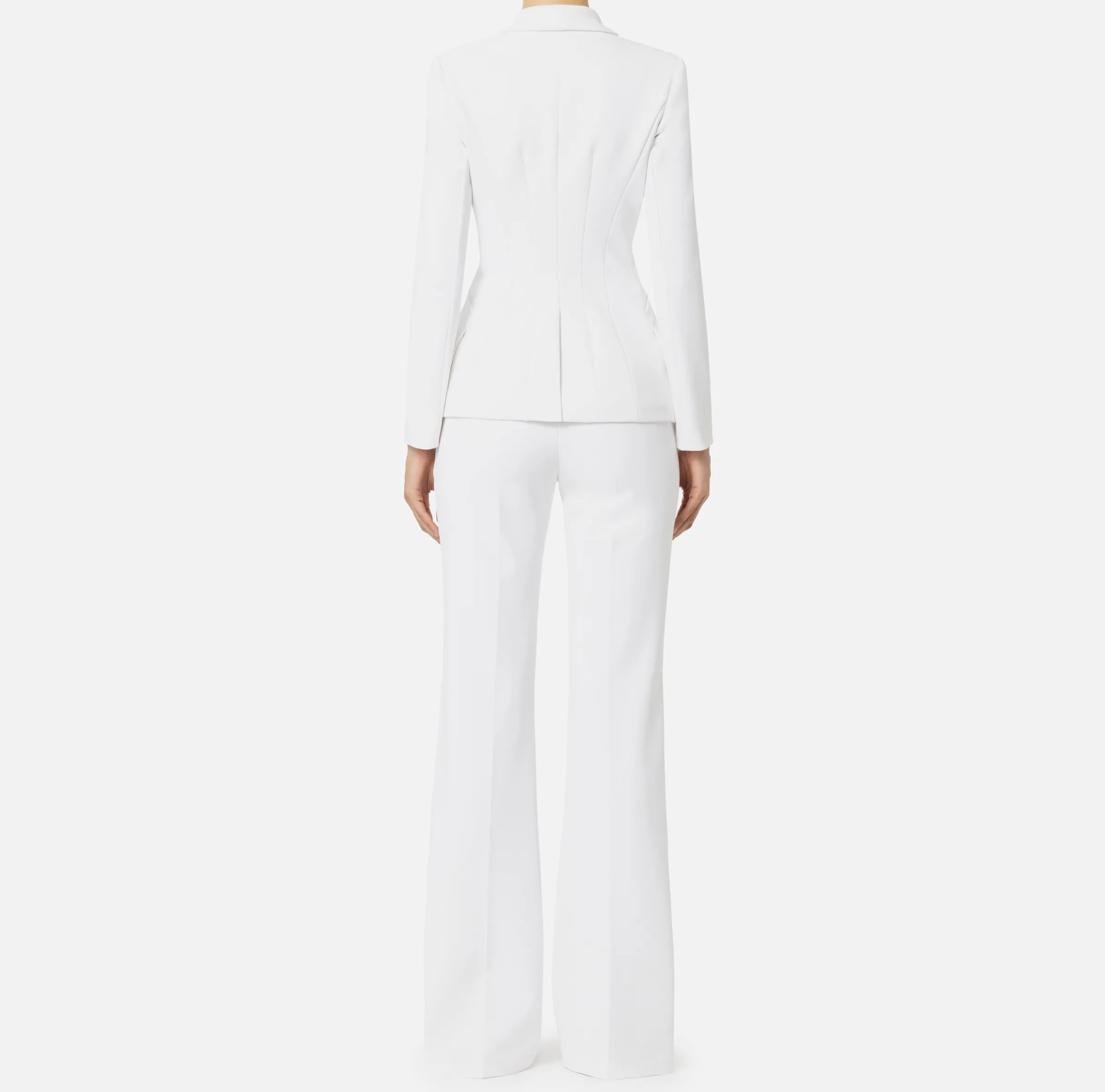 Tailleur in doppio crêpe stretch con giacca sciallata e pantalone a palazzo