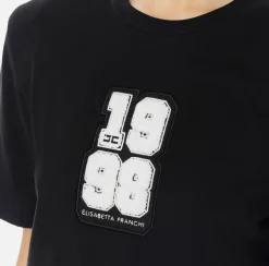 T-shirt in cotone con patch logo stile college