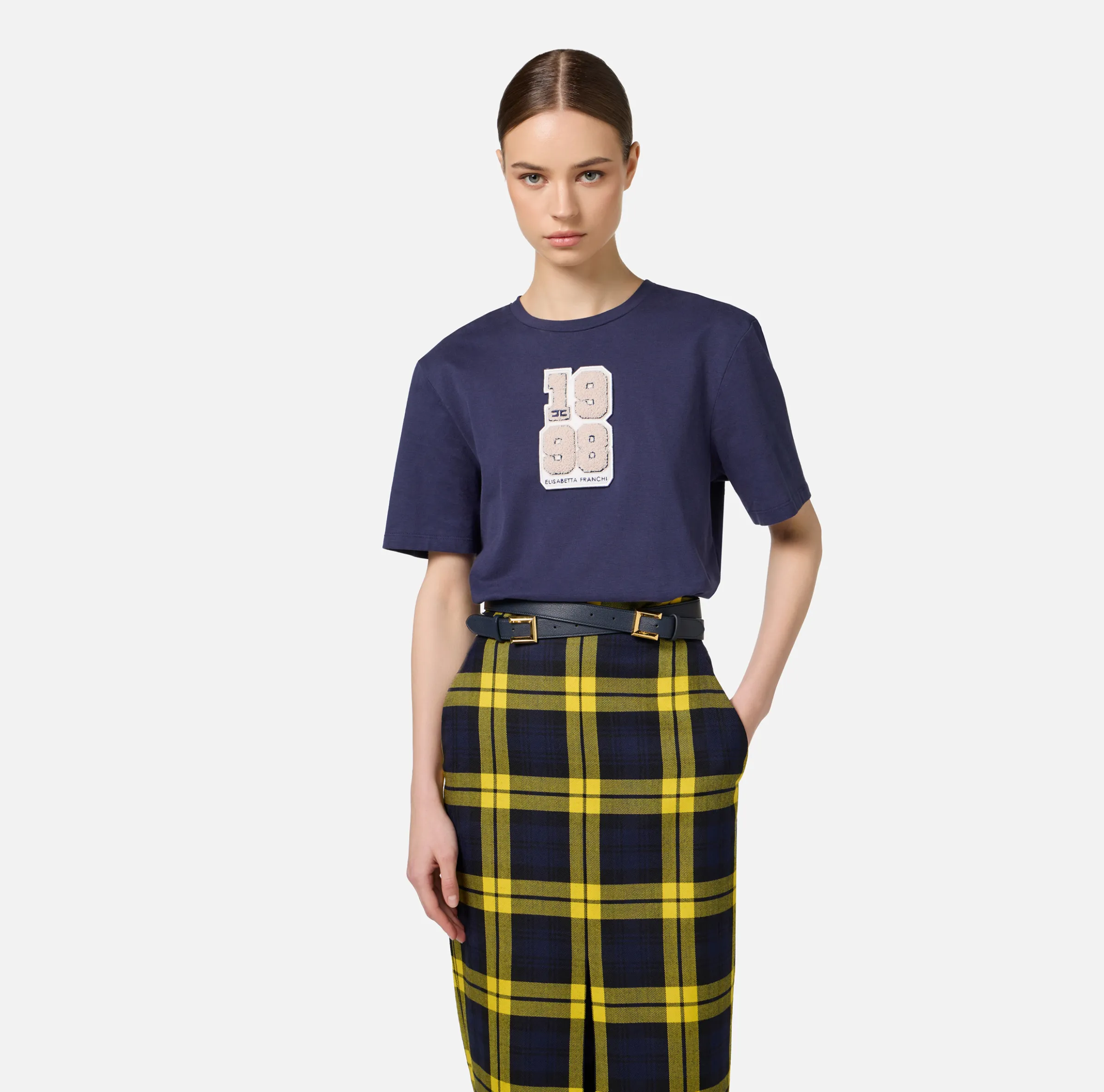 T-shirt in cotone con patch logo stile college
