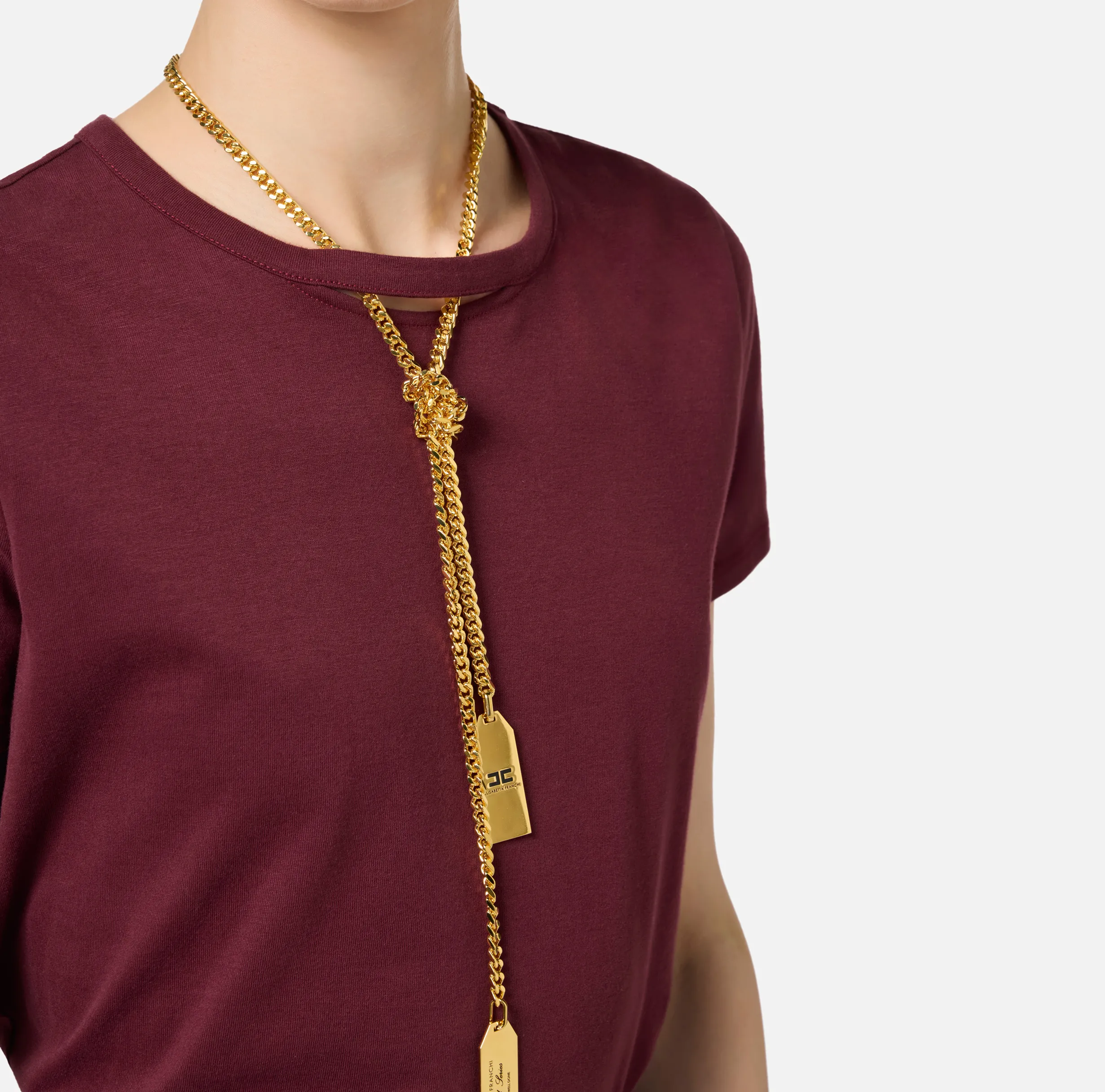 T-shirt in jersey con collana