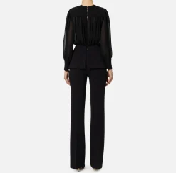 Tuta in crêpe con blusa in georgette e baschina
