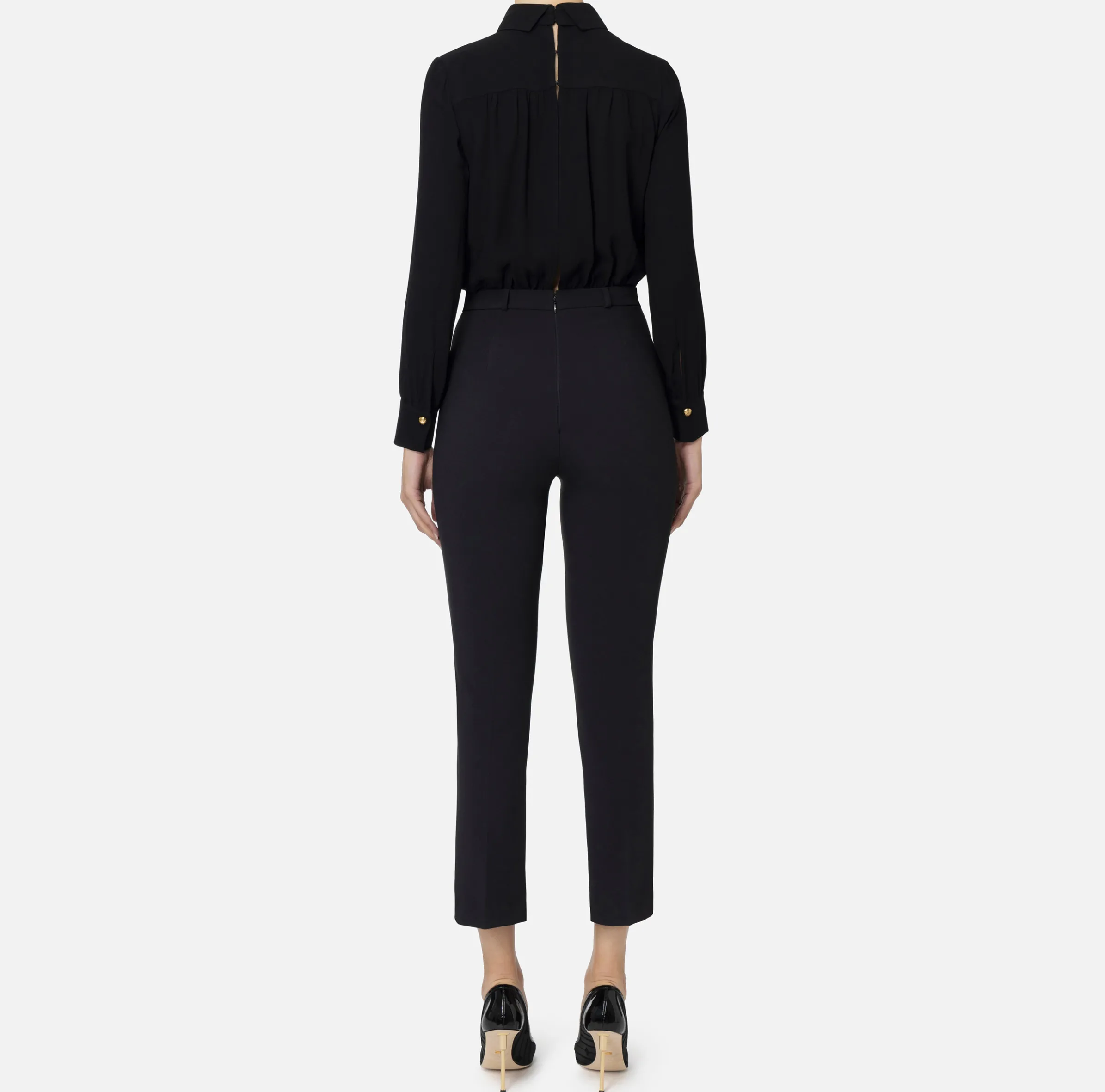 Tuta in crêpe stretch con fiocco