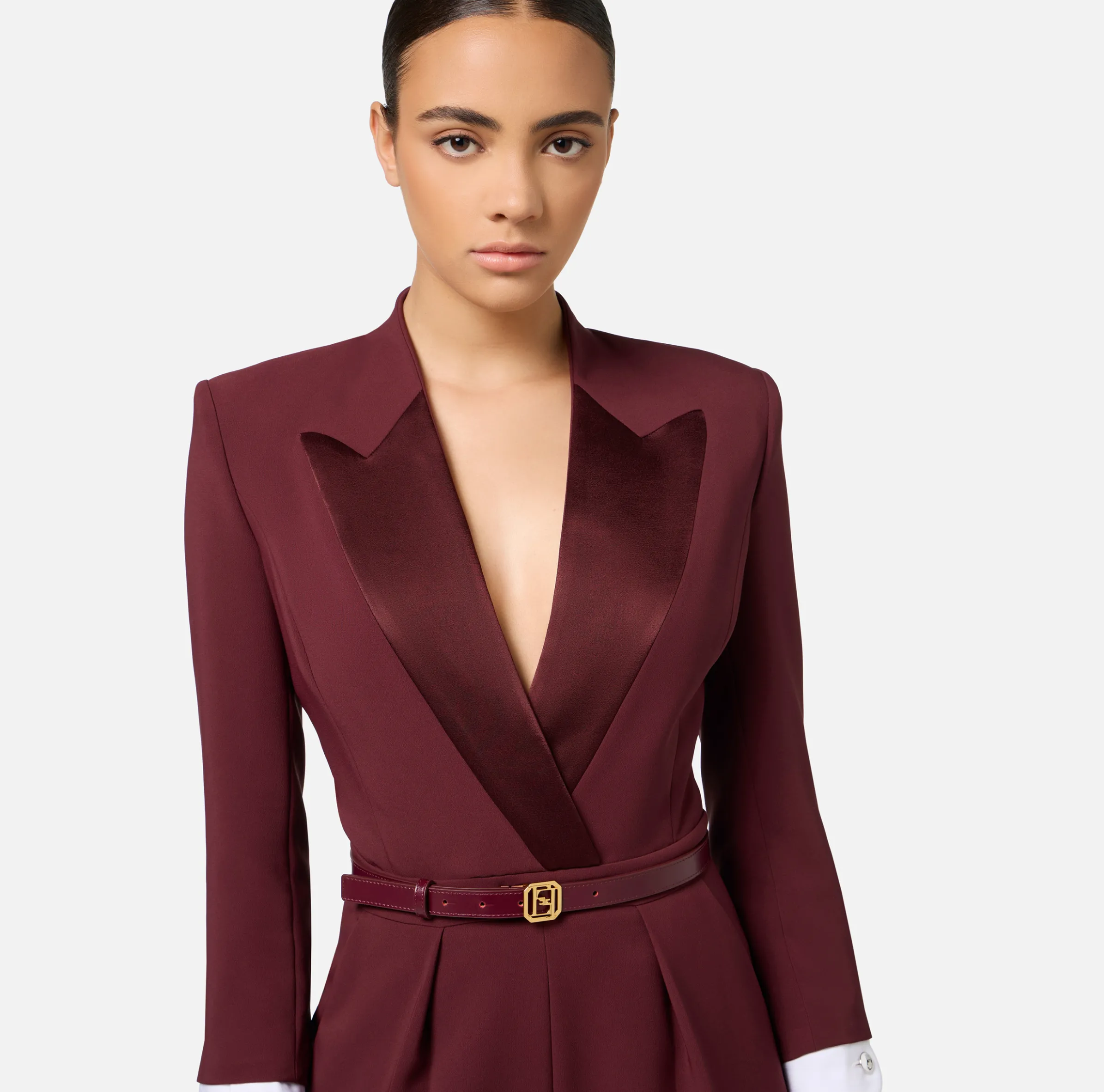 Tuta in crêpe stretch con revers in raso