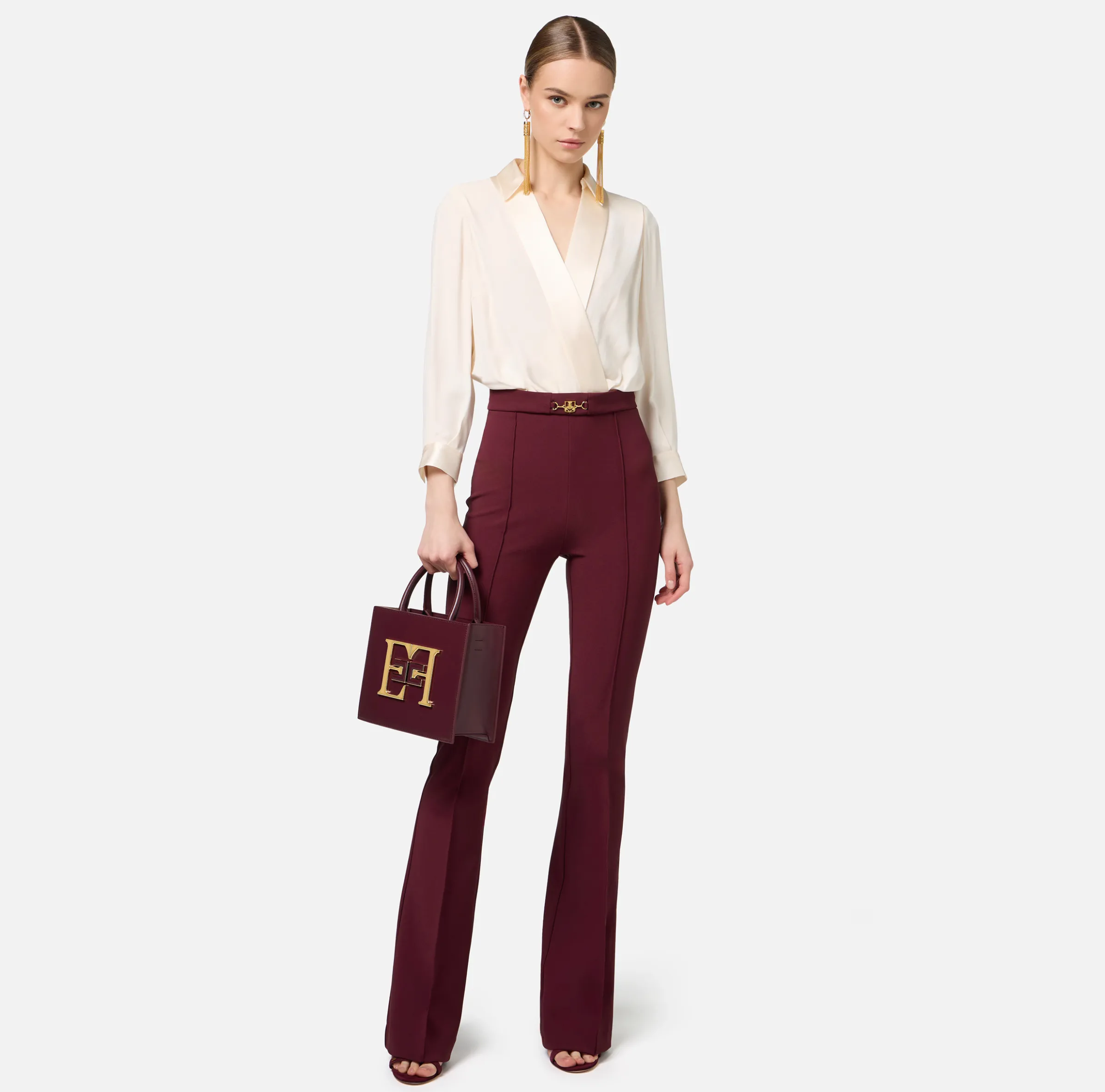 Tuta in viscosa con camicia incrociata e pantalone svasato con morsetto